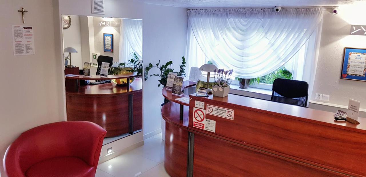 Willa-Restauracja Victoria Ostrowiec Świętokrzyski Esterno foto