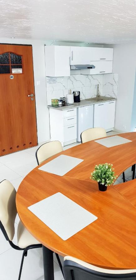 Willa-Restauracja Victoria Ostrowiec Świętokrzyski Esterno foto