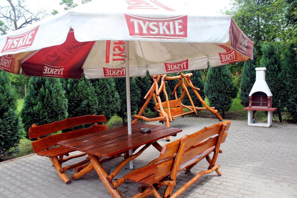 Willa-Restauracja Victoria Ostrowiec Świętokrzyski Esterno foto