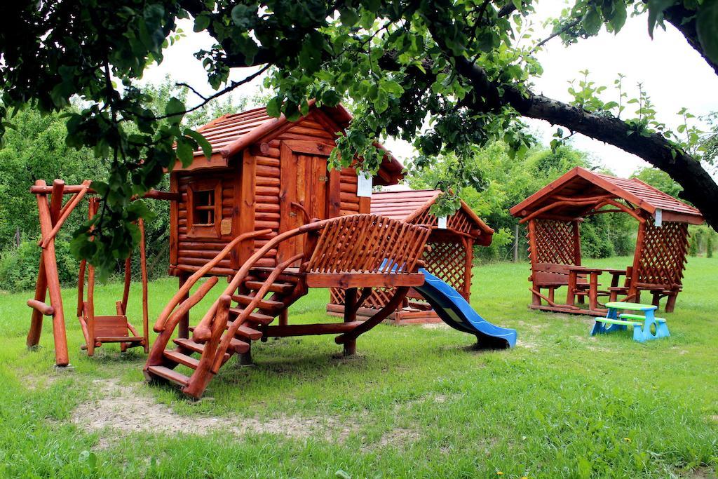 Willa-Restauracja Victoria Ostrowiec Świętokrzyski Esterno foto